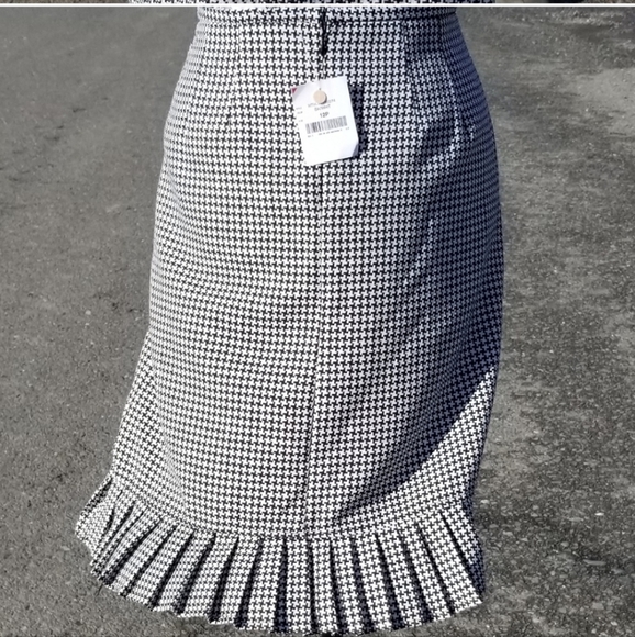 T. Milano pencil skirt suit set sz 12P blk/wht - Picture 3 of 11